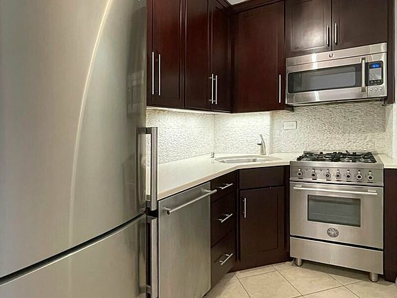 3rd image of 7 E 14th St APT 1225