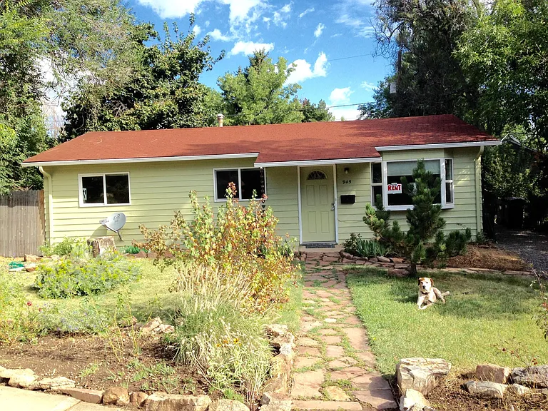 945 Grape Ave — Photo 1