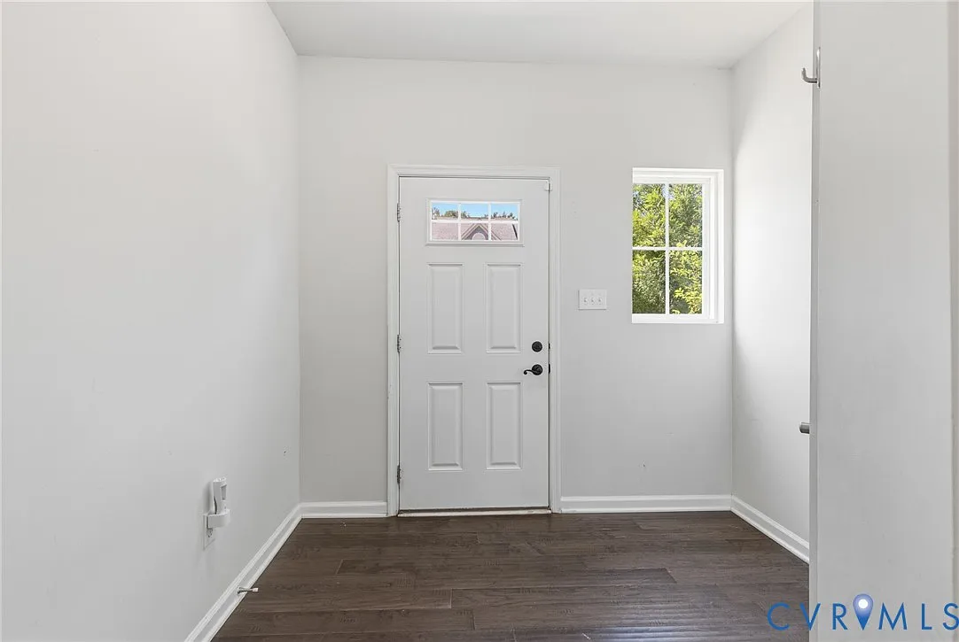 3 bed, 2.5 bath, 1562 sqft, $2,295 — Photo 3