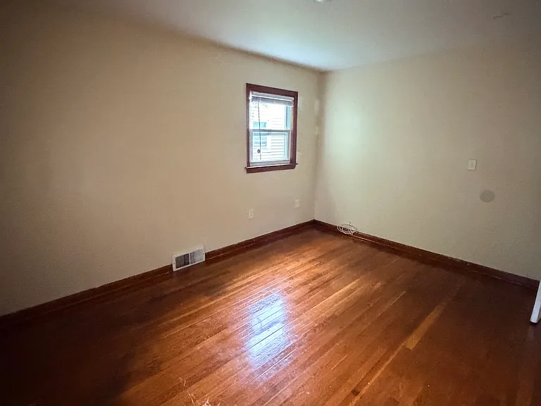 18 Townsend Ave — Photo 10