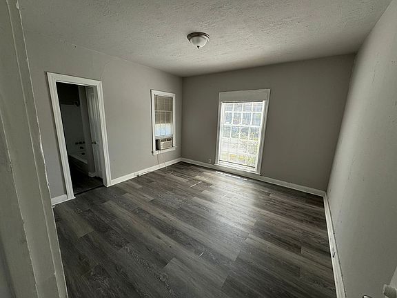 4th image of 1142 Lyle St #1