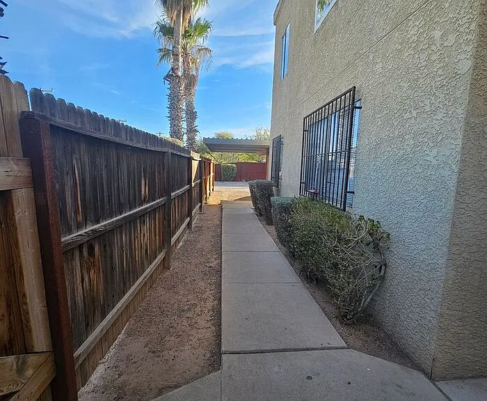2767 N Edith Blvd — Photo 4