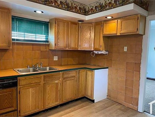 3rd image of 13718 Thornhurst Ave