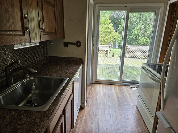 3rd image of 1415 Jewett Ave