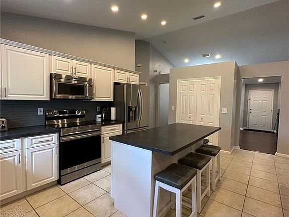 4th image of 409 SE Justine Terrace