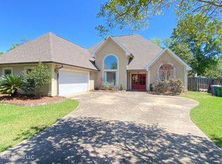 1812 Seashore Ave, Ocean Springs, MS 39564