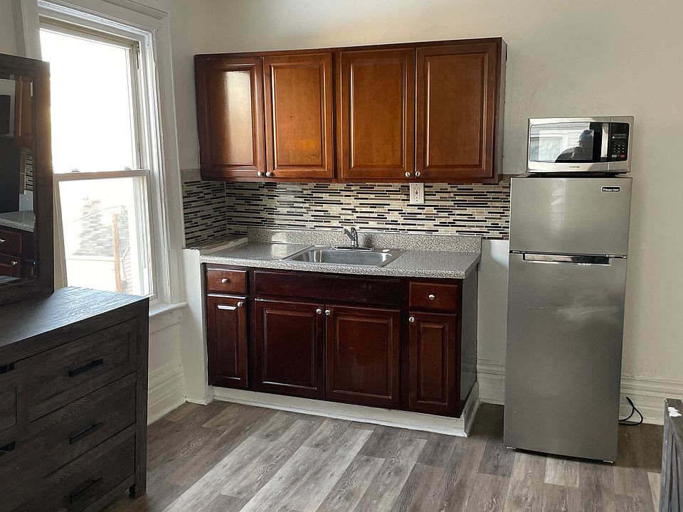 1st image of 31 Saint Andrews Pl #4