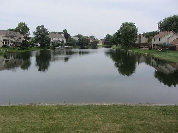 Beautiful Lake views from 2 level "No maintenance - Trex" Deck! Lake for Paddle Boats + Canoes + Kayaks + Great Fishing (Large Bass + Catfish + Blue Gill)