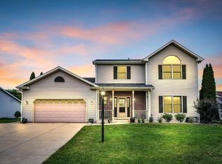 2748 Deer Creek Dr, Racine, WI 53406