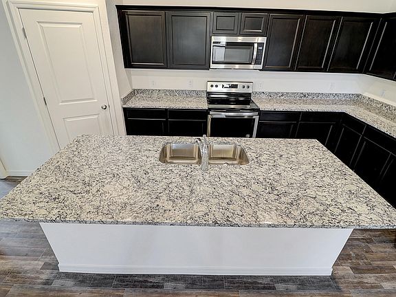 4th image of 384 S Verdad Ln