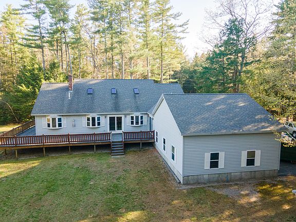 4th image of 450 Maple Street