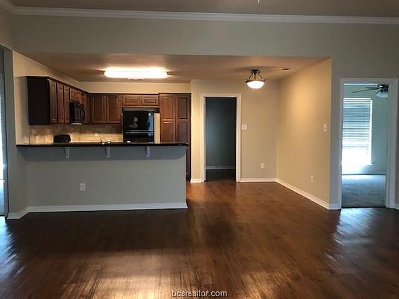 3rd image of 812 Avenue B