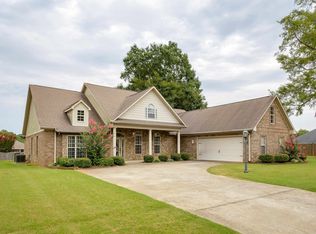 102 Cypress Creek Dr, Florence, AL 35633