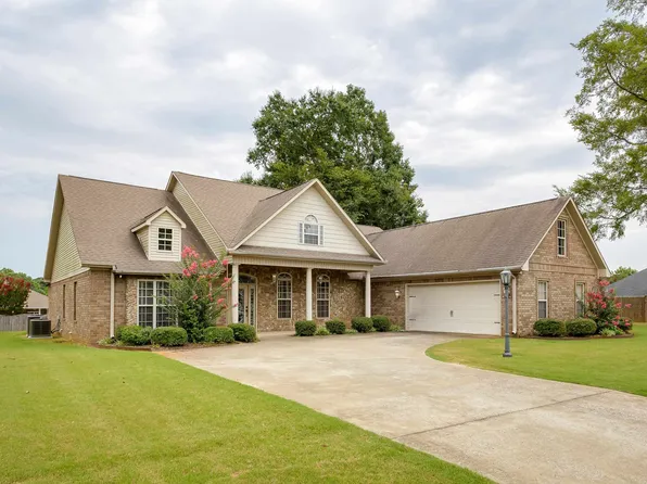 102 Cypress Creek Dr, Florence, AL 35633