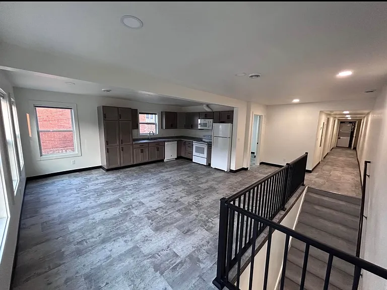 512 Quincy St — Photo 5