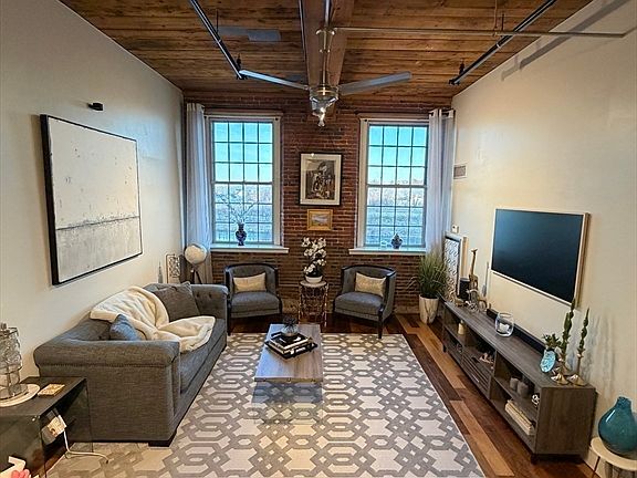 5th image of 130 John St Unit 245