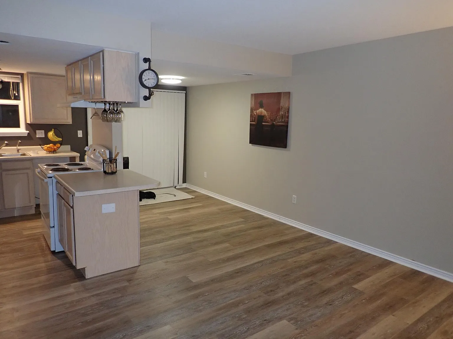 3 bed, 2.5 bath, 1059 sqft, $2,400 — Photo 3