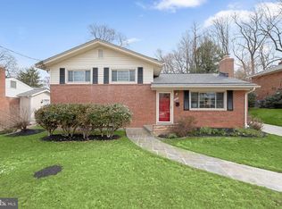 9809 Holmhurst Rd, Bethesda, MD 20817