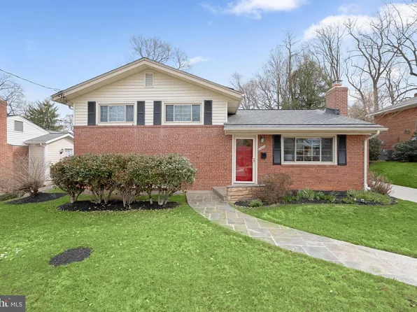 9809 Holmhurst Rd, Bethesda, MD 20817