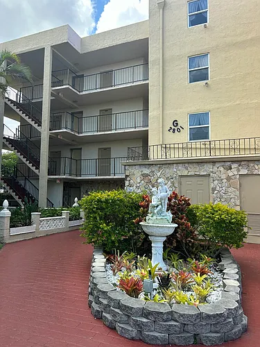 2801 Somerset Dr #201 Photo 1