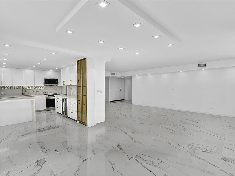 1st image of 230 174th St APT 712