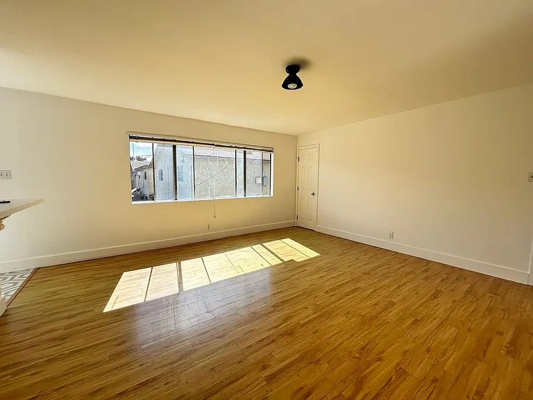 370 Obispo Ave Long Beach, CA 90814 — Photo 5