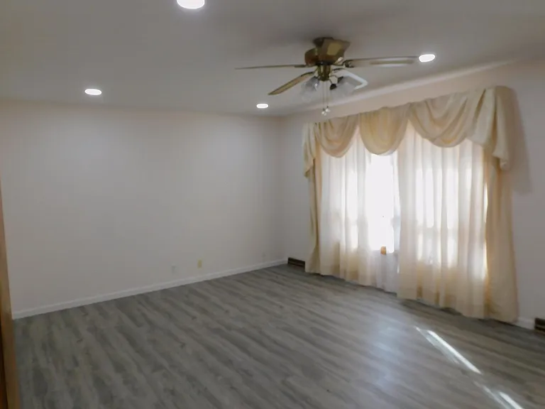 1133 N Howard Ave — Photo 3