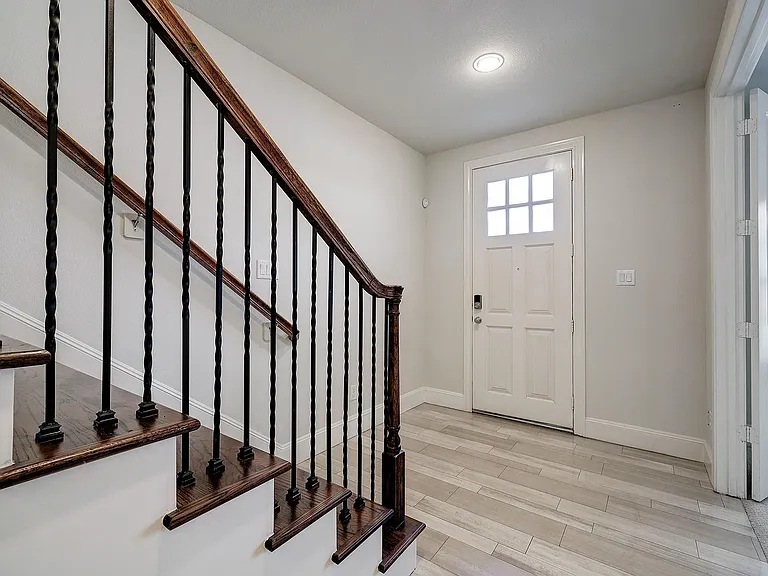 1110 Thompson St — Photo 5