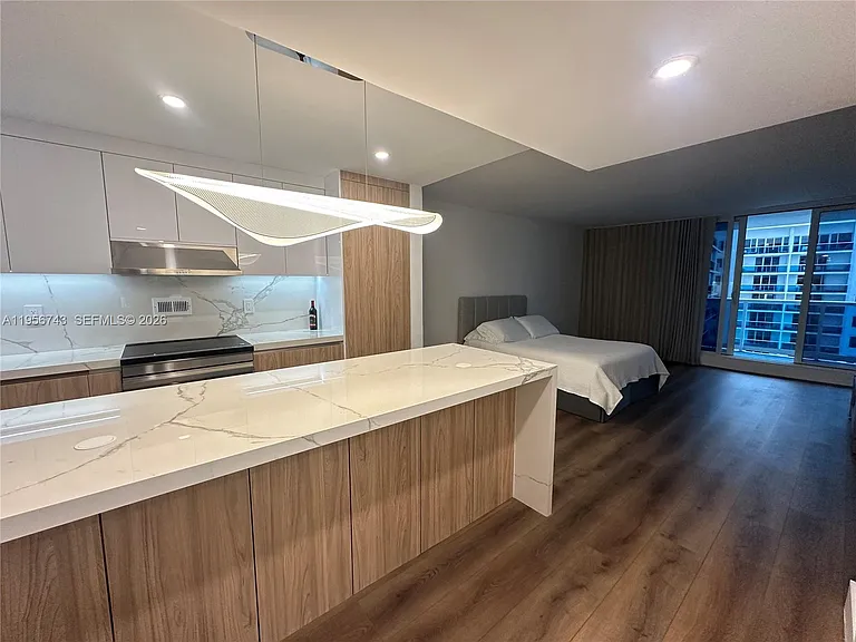 2301 Collins Ave #1421 — Photo 9