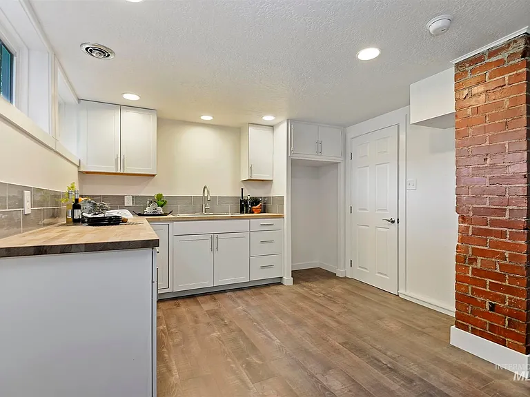 Downstairs Kitchen 2