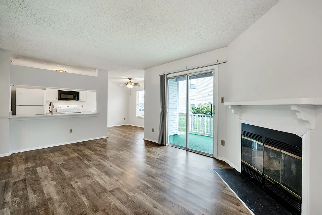 2 bed, 816 sqft, $1,750 — Photo 1