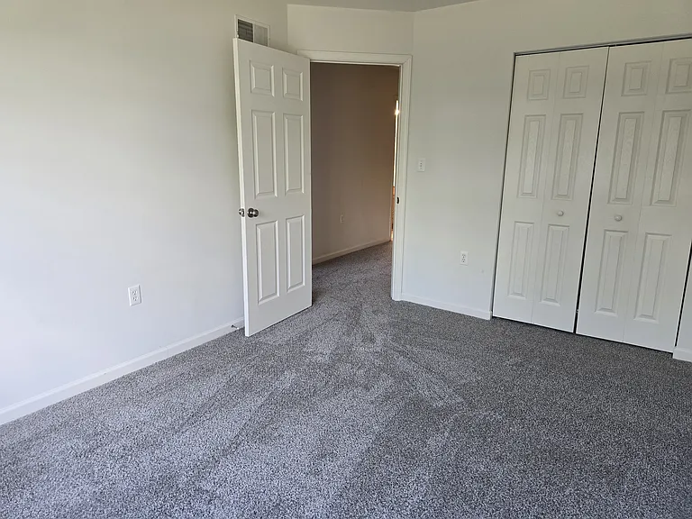 113 Courtyard Dr — Photo 17