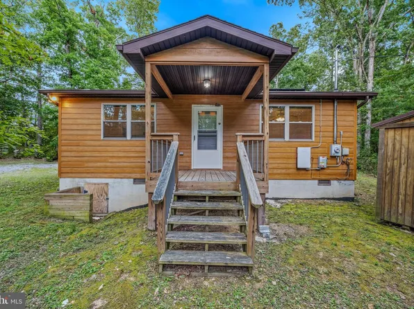 722 Oak Hill Rd, Berkeley Springs, WV 25411
