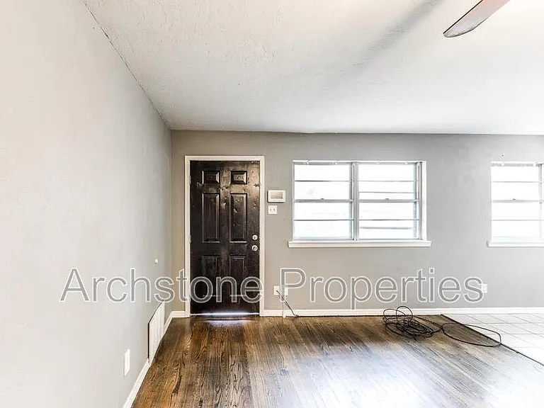 608 Holoway Dr — Photo 6