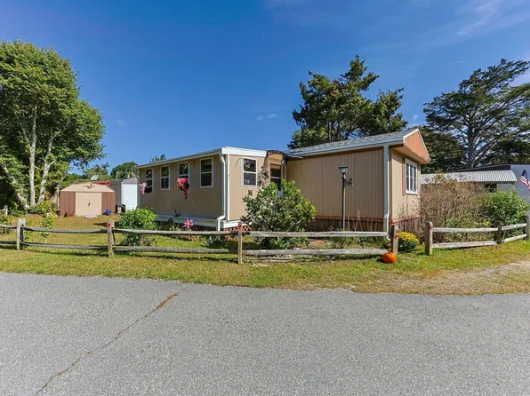 2 5th Ave #2, Pocasset, MA 02559
