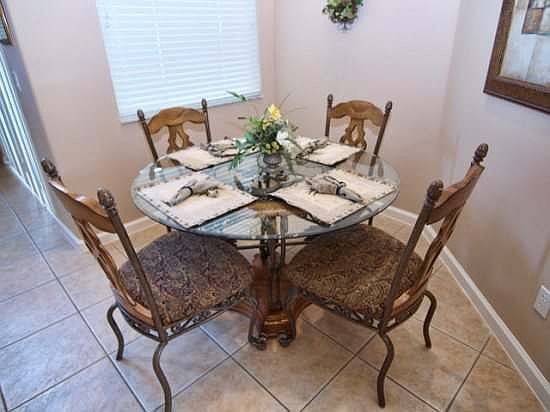 HR5P609NH-Breakfast-Nook