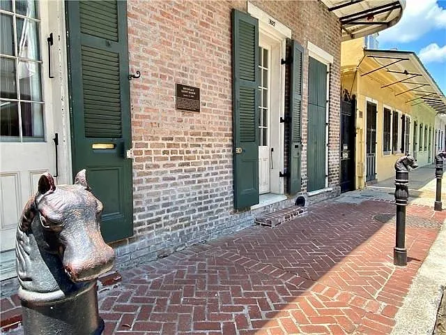 1027 Chartres St #F — Photo 2