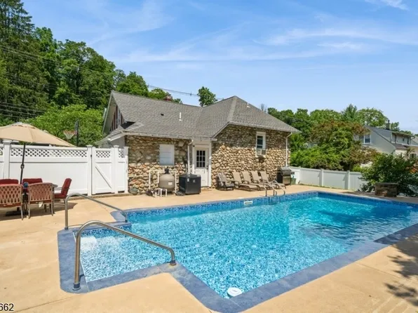 36 W End Ave, Newton Town, NJ 07860