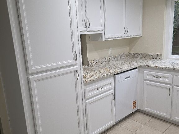 5th image of 2932 Stanford Ln