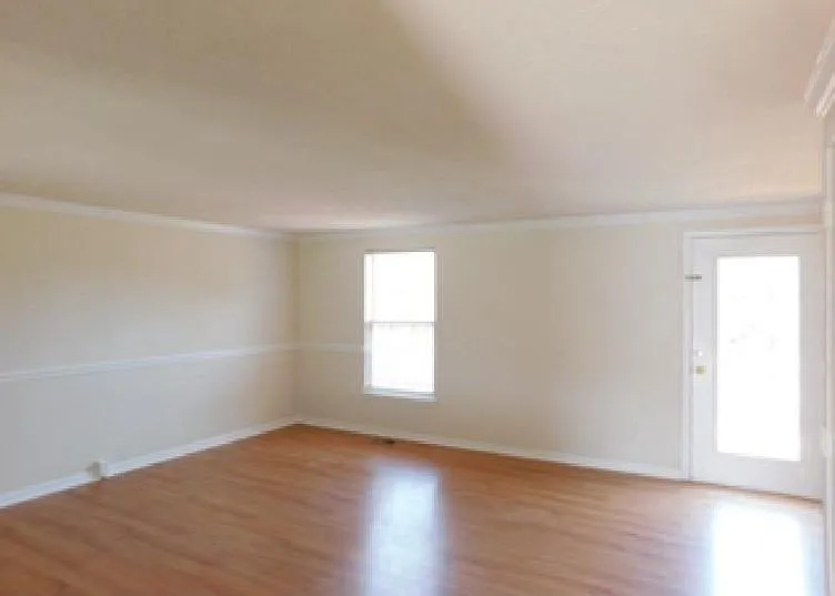 4 bed, 3.5 bath, 2280 sqft, $2,500 — Photo 3