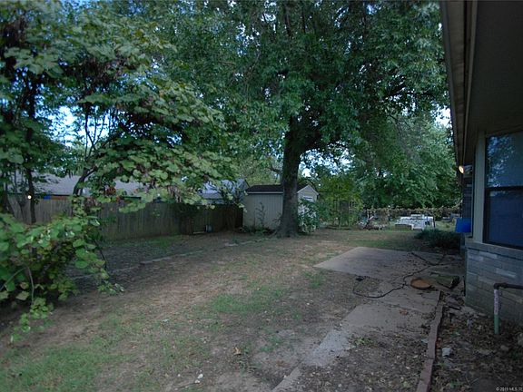 3rd image of 661 E 135th St S