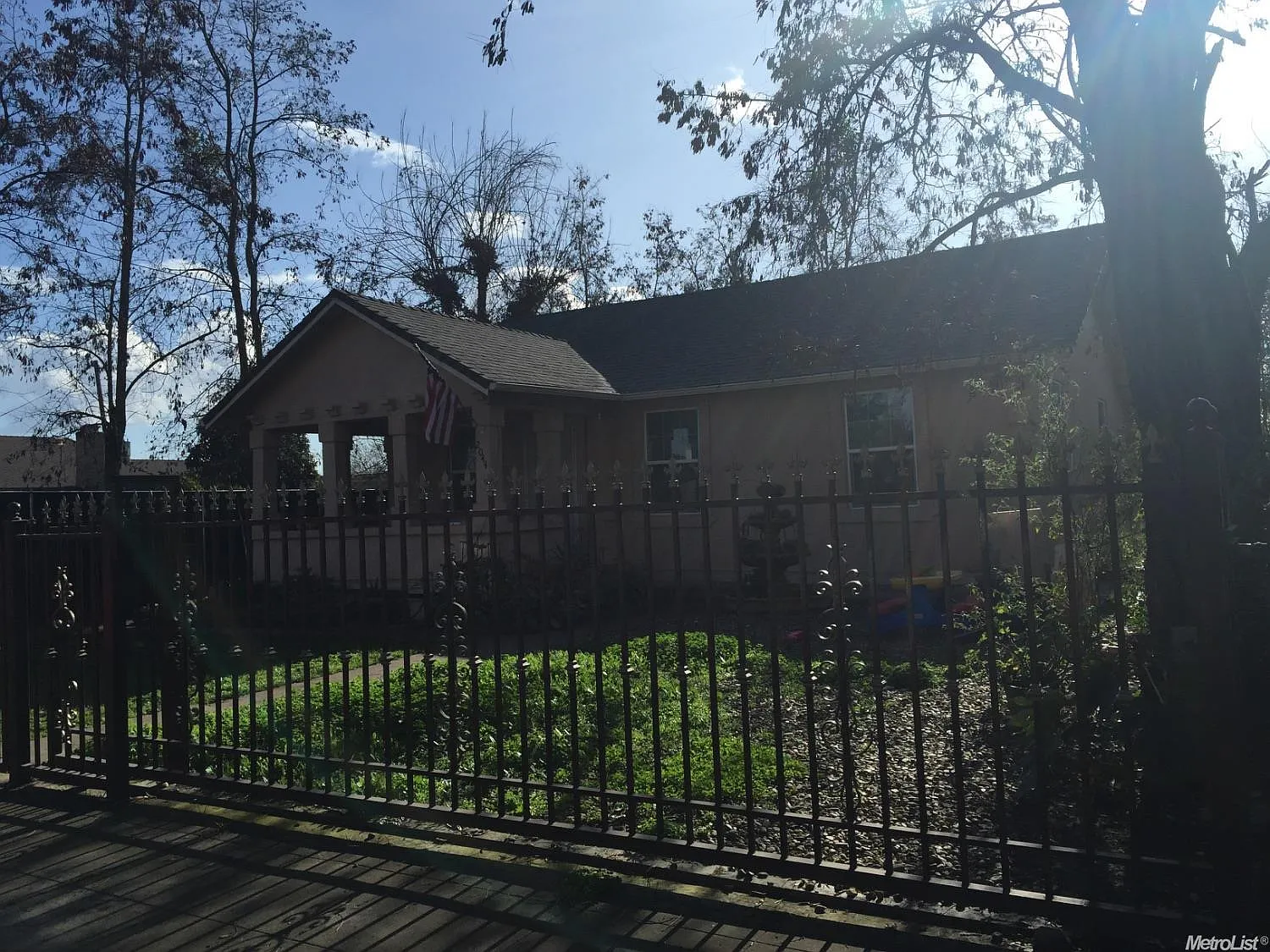 2044 E Myrtle St photo 1