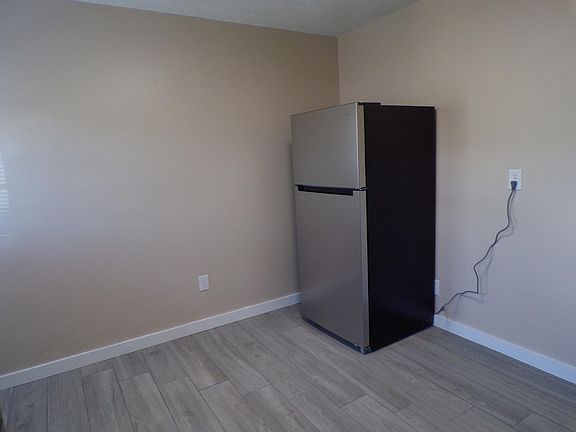 3rd image of 4790 Rossmoor Pl
