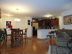 5th image of 304 Royale Ct