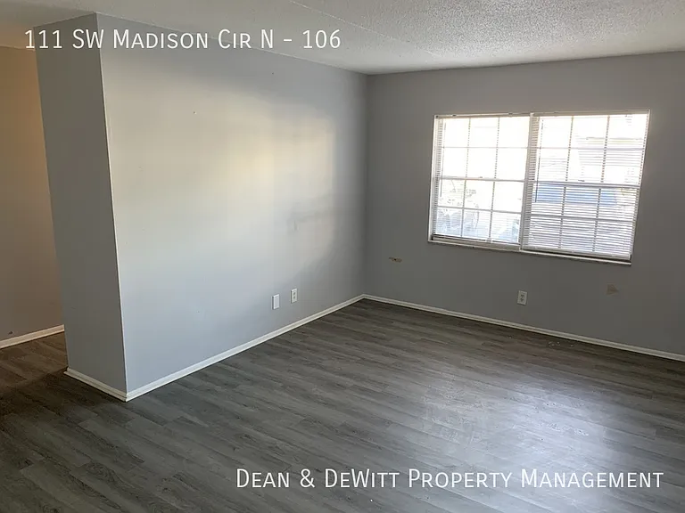 111 SW Madison Cir N #106 — Photo 4