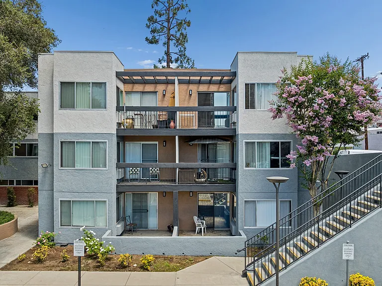 Oak Park Apartments — Photo 11