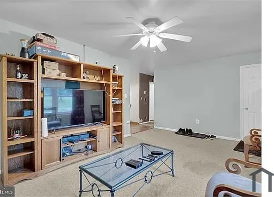 7 bed, 2112 sqft, $7,550 — Photo 4