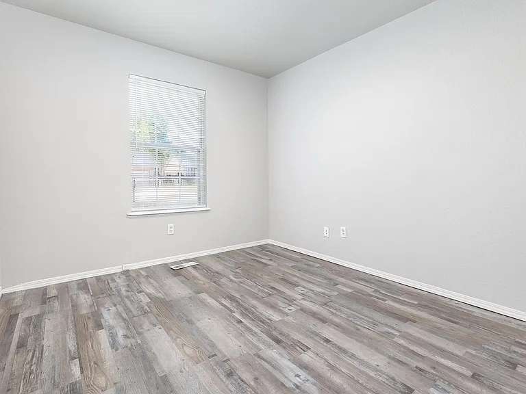 907 W Tesio Way — Photo 11