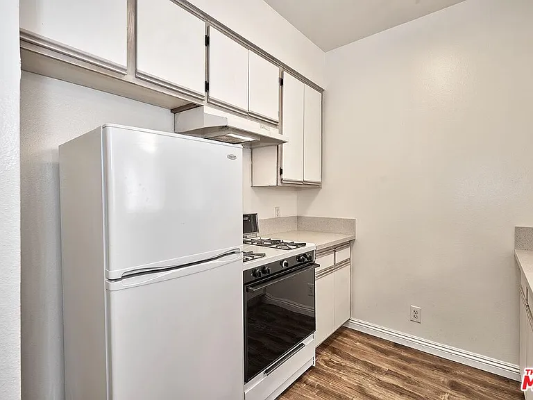 500 S Berendo St #101 — Photo 9