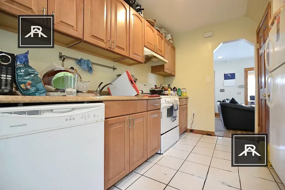 3 bed, 2.0 bath, $3,450 — Photo 1